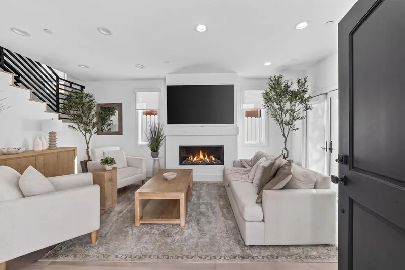 Living at 608 Heliotrope Avenue, Corona del Mar