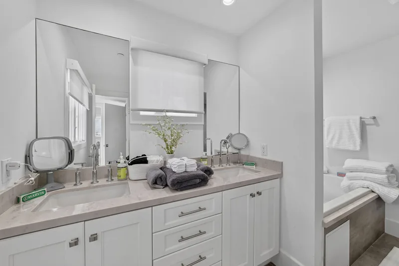 Primary Suite at 608 Heliotrope Avenue, Corona del Mar